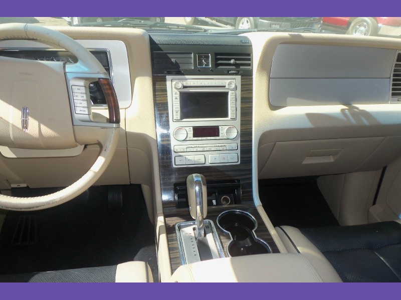 Lincoln Navigator 2008 price $8,900