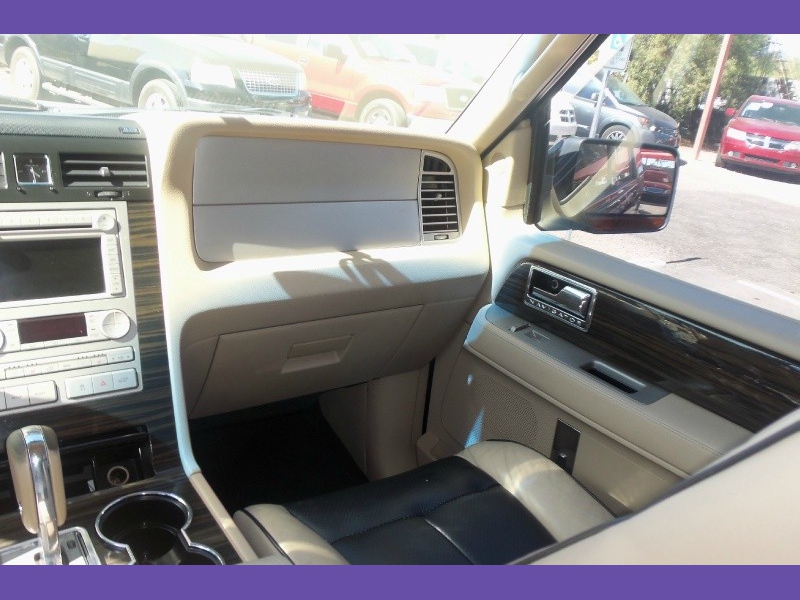 Lincoln Navigator 2008 price $8,900