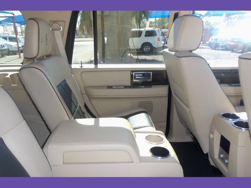 Lincoln Navigator 2008 price $8,900