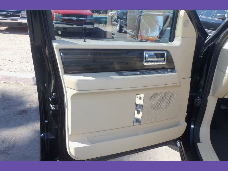 Lincoln Navigator 2008 price $8,900