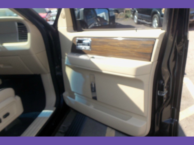 Lincoln Navigator 2008 price $8,900